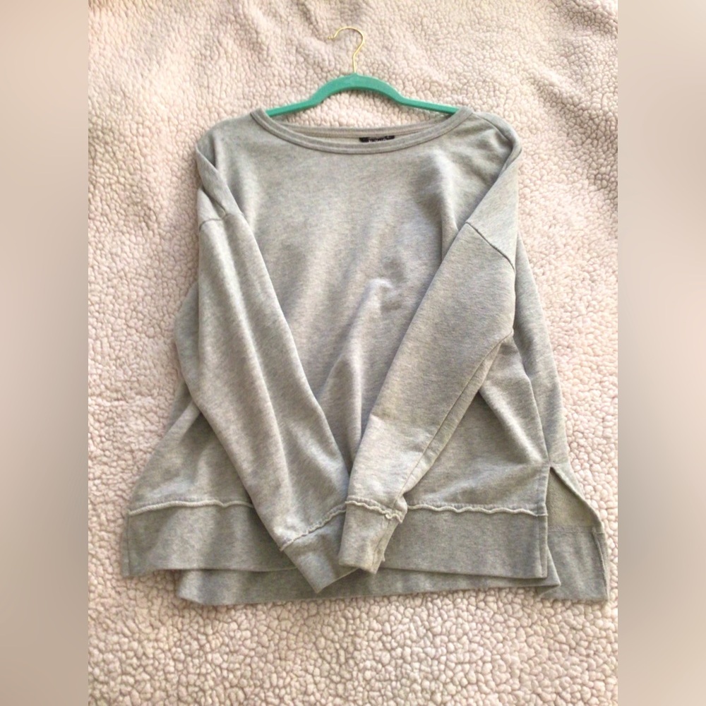 grey crewneck